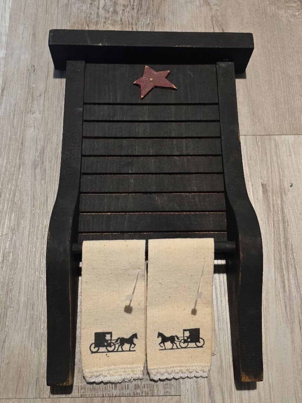 Vintag Primitive Wooden Washboard Towel Holder Wall Rack Barn Star Horse & Buggy